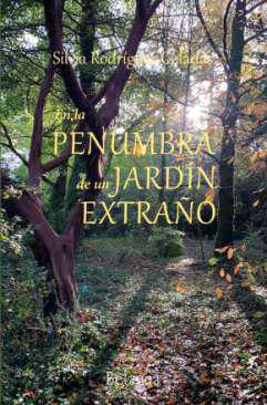 En la penumbra de un jardn extrao
