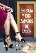 En bata y con zapatos de tacn