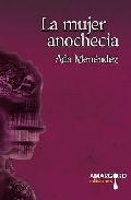 La mujer anocheca